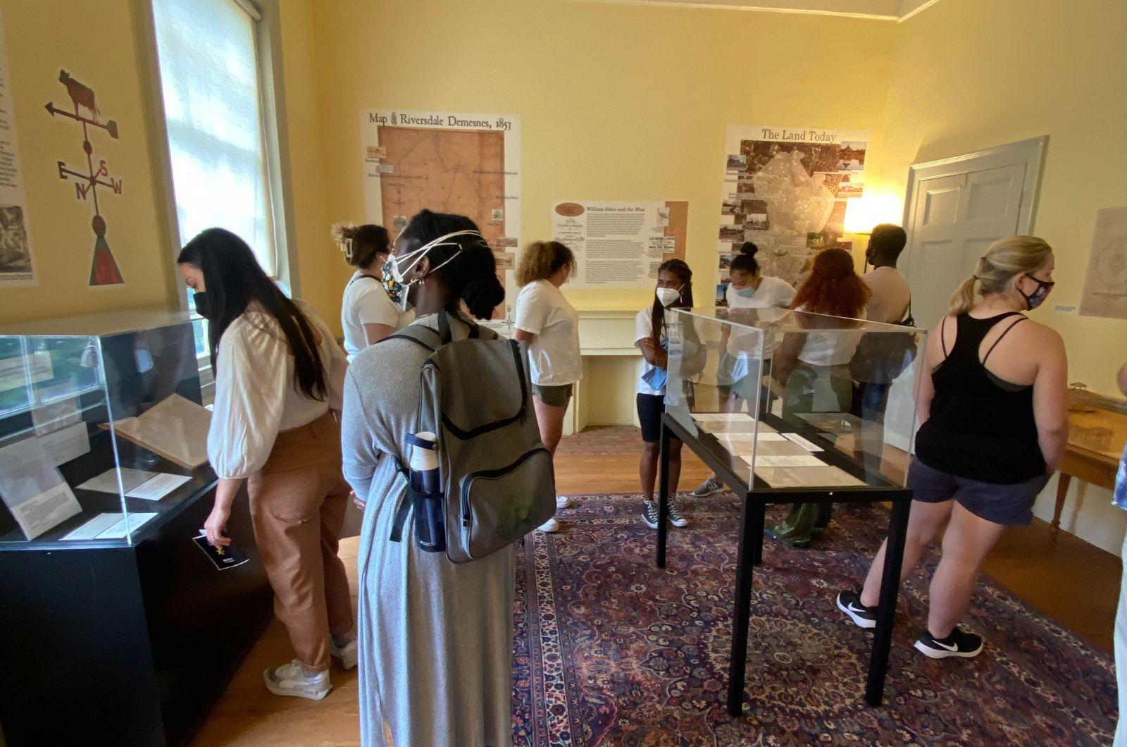 2022 SRI scholars visiting Riversdale House Museum